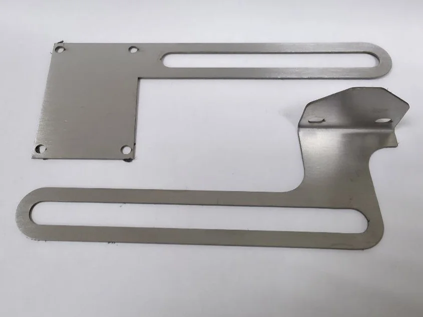 Пластины-крепления датчиков на нож-отделитель